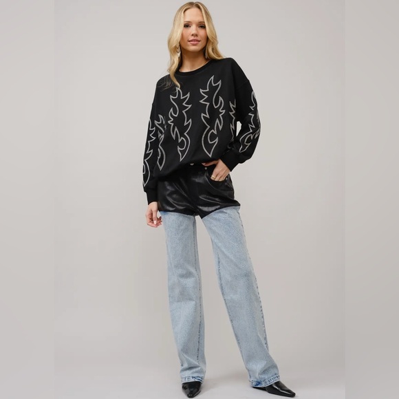 NEW blue b Black & White Cowboy Stitch Embroidered Relaxed Fit Comfy Sweatshirt - Picture 3 of 5